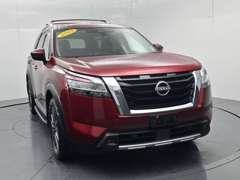 Used 2023 Nissan Pathfinder SL w/ SL Premium Package AWD/4WD image 2