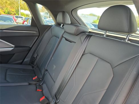 Used 2024 Audi Q3 2.0T Premium Plus image 13