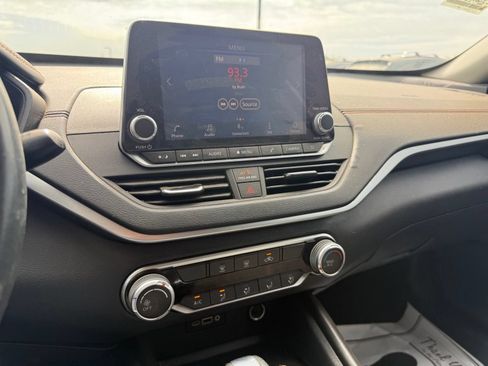 Used 2022 Nissan Altima 2.5 SR FWD image 17