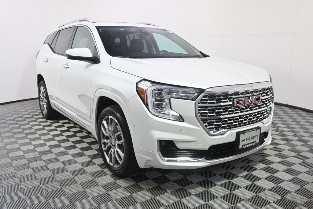 Used 2023 GMC Terrain Denali w/ Denali Premium Package AWD/4WD image 9