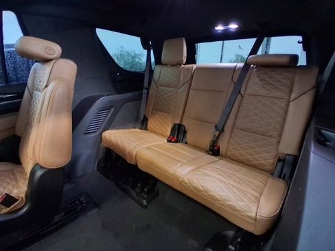 Used 2021 Cadillac Escalade Premium Luxury image 18