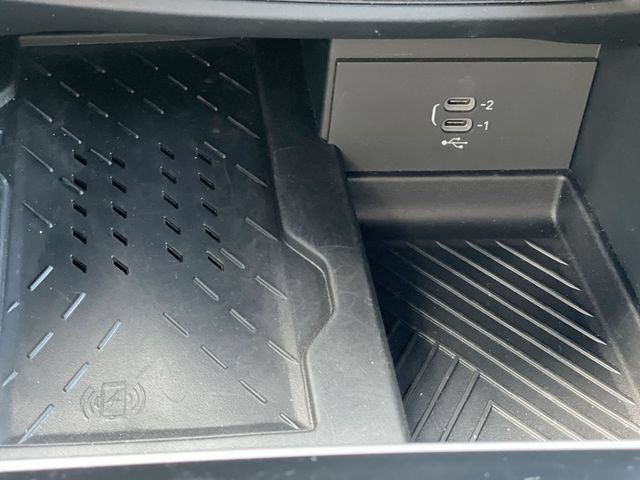 Used 2026 Chrysler Pacifica Limited FWD image 24