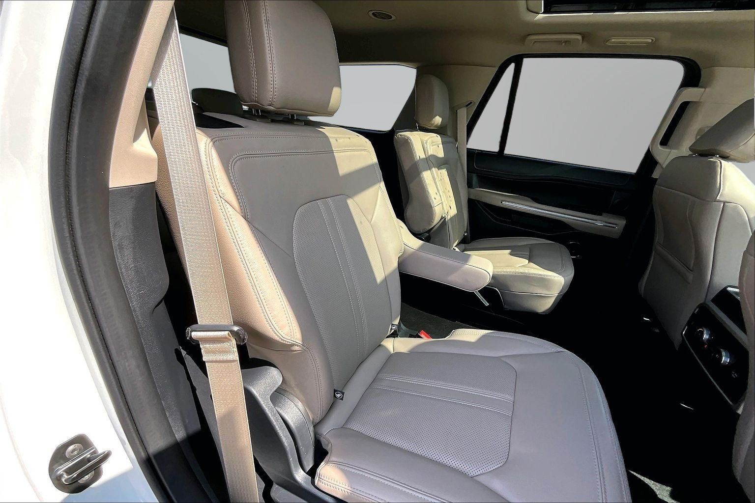 Used 2024 Ford Expedition Limited AWD/4WD image 17