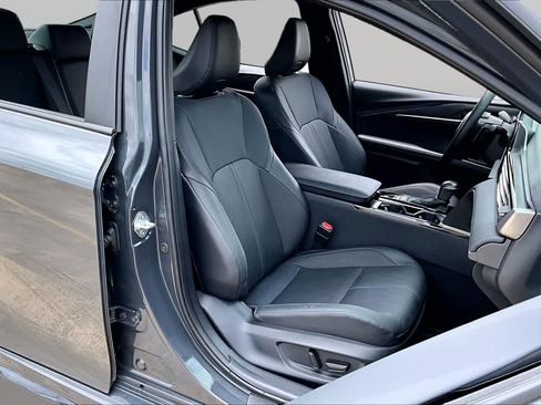 Used 2025 Toyota Camry XSE FWD image 9