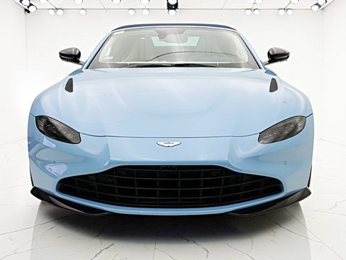 Used 2022 Aston Martin V8 Vantage Roadster RWD image 28