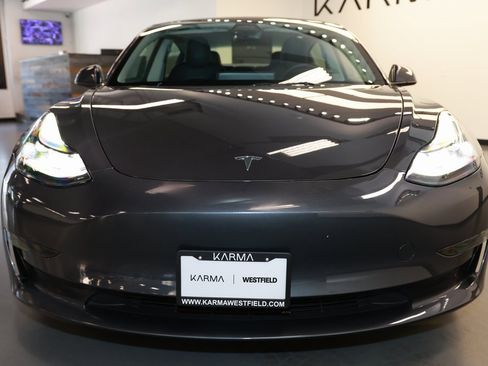 Used 2023 Tesla Model 3 Standard Range image 2