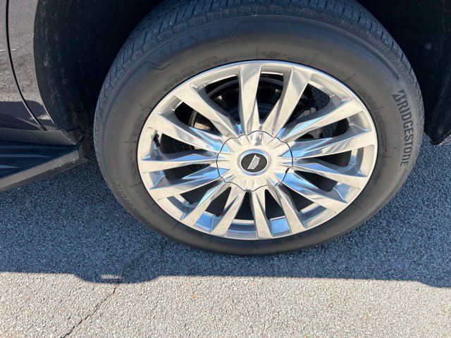 Used 2022 Cadillac Escalade Premium Luxury AWD/4WD image 12