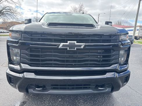 Used 2024 Chevrolet Silverado 2500 Custom w/ Custom Convenience Package AWD/4WD image 2