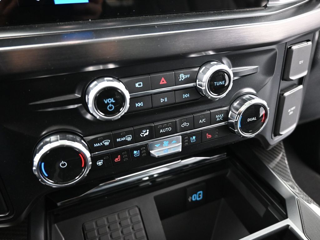 New 2026 Ford F250 Lariat w/ Black Appearance Package AWD/4WD image 17