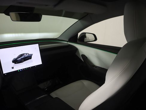 Used 2025 Tesla Model 3 Long Range image 38
