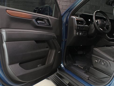 Used 2025 GMC Yukon Denali w/ Denali Reserve Package AWD/4WD image 32