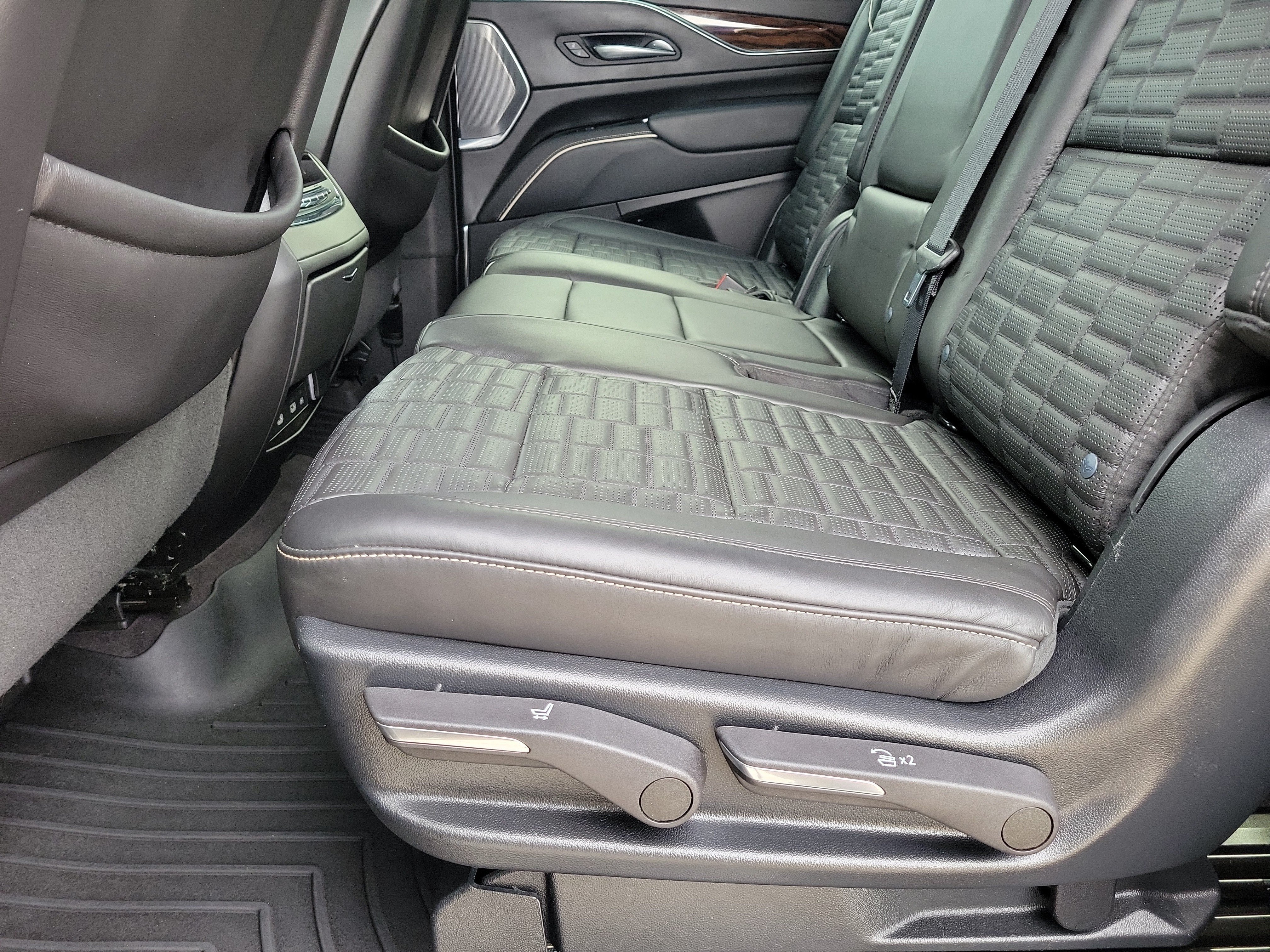 Used 2023 Cadillac Escalade Sport Platinum AWD/4WD image 12