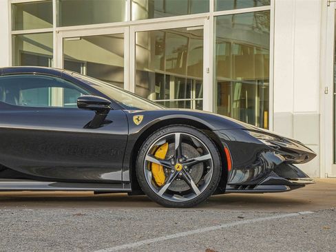 Used 2023 Ferrari SF90 Spider image 10