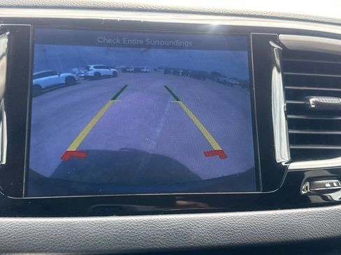Used 2017 Chrysler Pacifica Touring FWD image 41