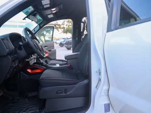 Used 2024 Nissan Frontier Pro-X RWD image 29