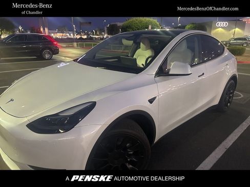 Used 2024 Tesla Model Y Long Range RWD image 1