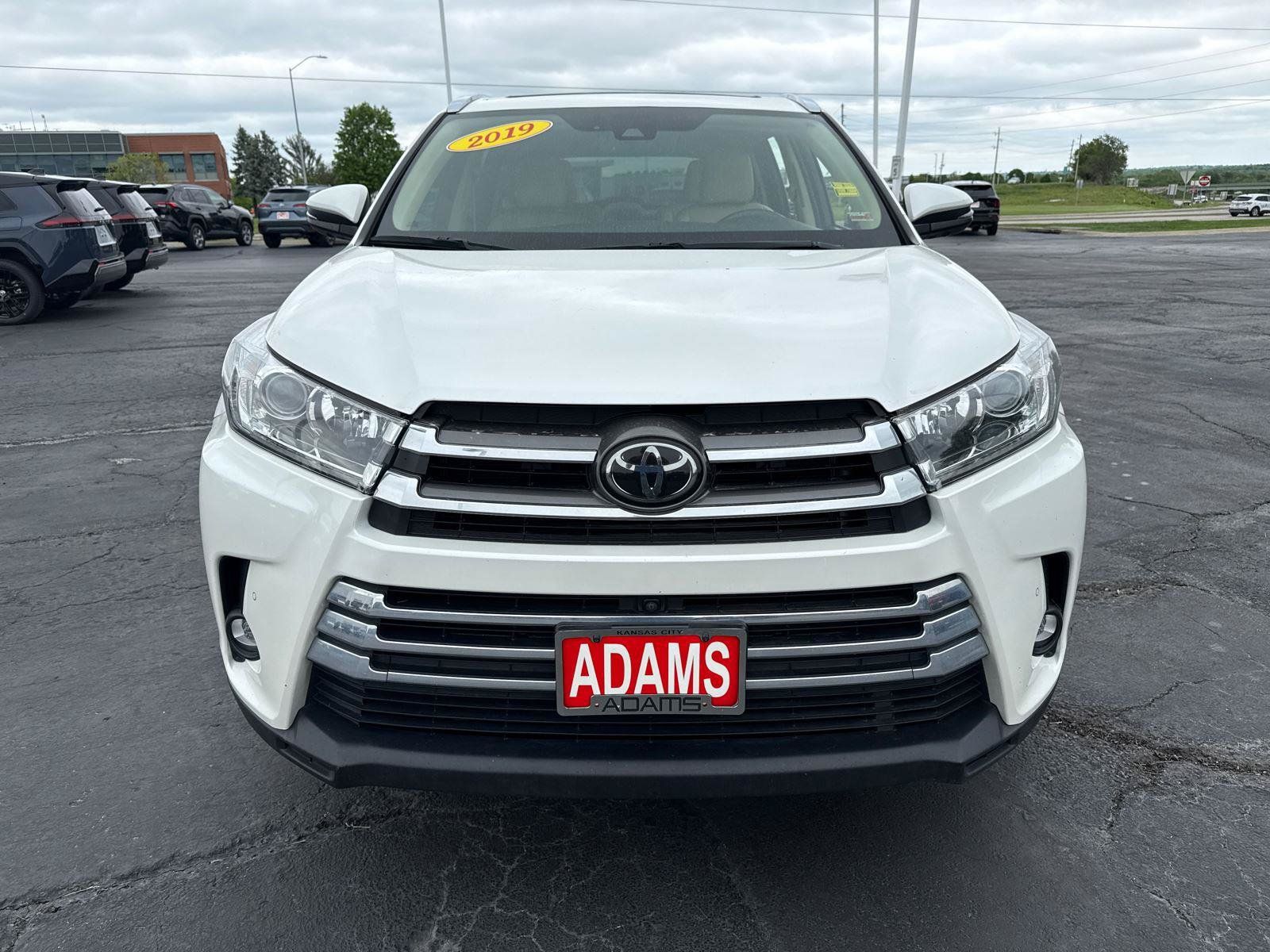 Used 2019 Toyota Highlander Limited Platinum AWD/4WD image 2