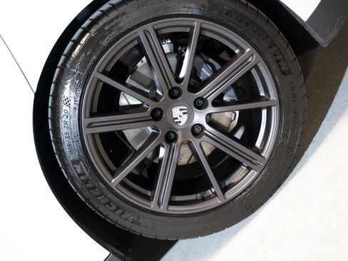 Certified 2026 Porsche Panamera image 11
