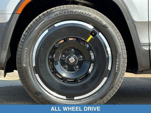 Used 2025 Rivian R1S Adventure AWD/4WD image 29