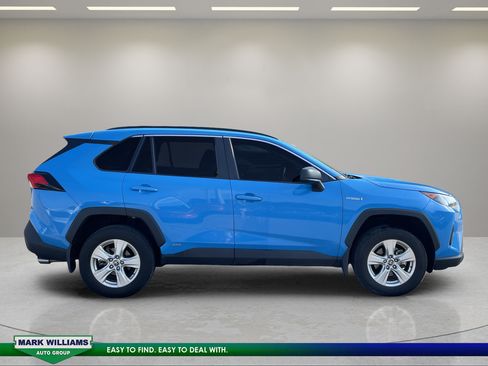 Used 2021 Toyota RAV4 LE AWD/4WD image 3