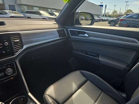 Used 2022 Volkswagen Atlas Cross Sport SE AWD/4WD image 11