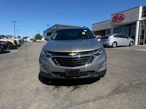 Used 2018 Chevrolet Equinox LT w/ Sun & Infotainment Package AWD/4WD image 2