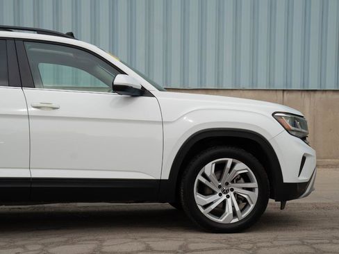 Used 2023 Volkswagen Atlas SE w/ Panoramic Sunroof Package image 11