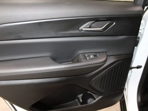 Used 2024 Jeep Grand Cherokee L Altitude AWD/4WD image 22