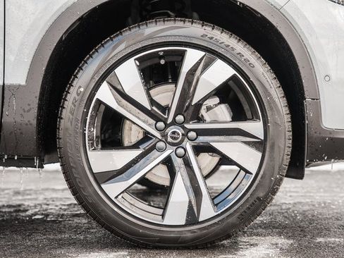 Certified 2025 Volvo XC40 B5 Ultra w/ Climate Package image 18