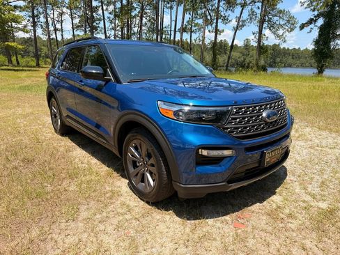 Used 2022 Ford Explorer XLT w/ Equipment Group 202A RWD image 7