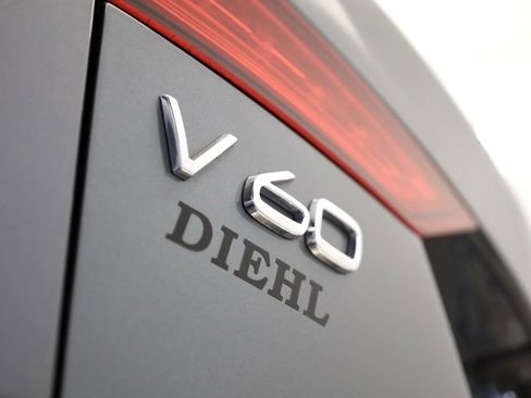 Used 2020 Volvo V60 T5 Cross Country w/ Protection Package Premier image 39