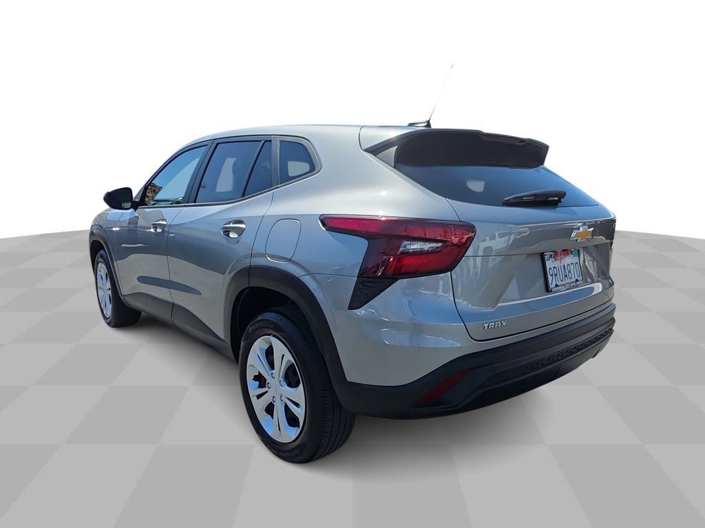 Used 2025 Chevrolet Trax LS FWD image 6