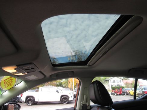 Used 2021 Nissan Sentra SR w/ SR Premium Package image 21