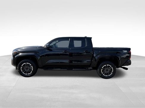 Used 2025 Toyota Tacoma TRD Sport image 2