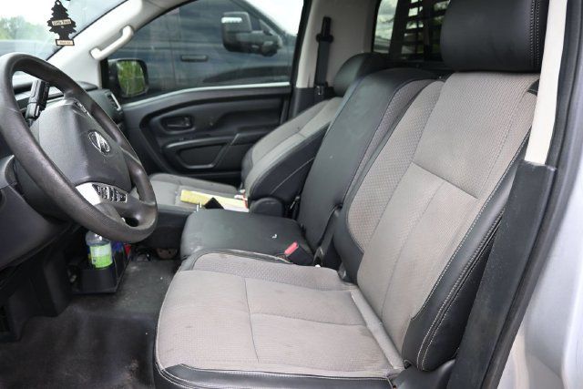 Used 2018 Nissan Titan S RWD image 11