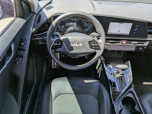 Certified 2025 Kia Niro EX Touring FWD image 14