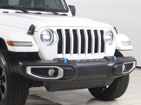 Used 2023 Jeep Wrangler Unlimited Sahara w/ Cold Weather Group AWD/4WD image 39