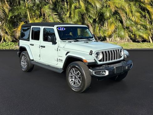 Used 2024 Jeep Wrangler Sahara image 2