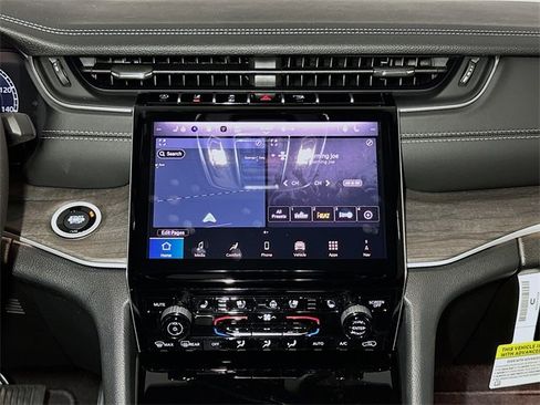 New 2025 Jeep Grand Cherokee Limited w/ Luxury Tech Group II image 9