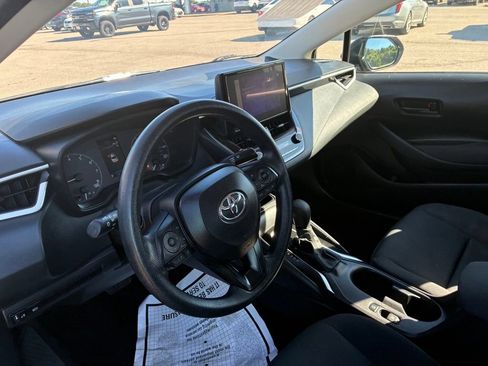 Used 2025 Toyota Corolla LE FWD image 11
