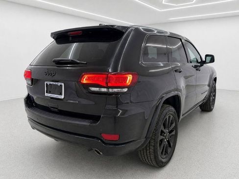 Used 2019 Jeep Grand Cherokee Altitude AWD/4WD image 3