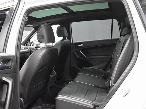 Used 2022 Volkswagen Tiguan SEL R-Line image 34