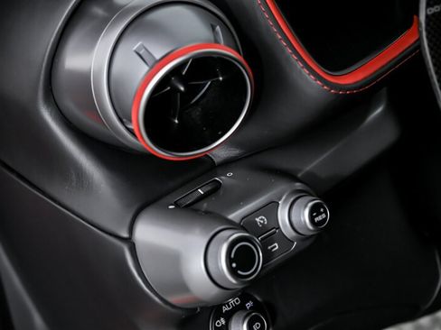 Used 2018 Ferrari 812 Superfast RWD image 27