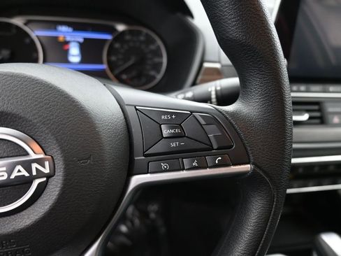 Used 2024 Nissan Altima 2.5 SV FWD image 21