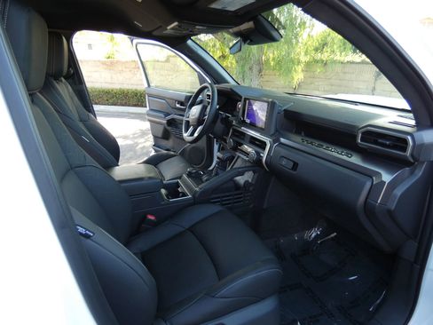 Used 2025 Toyota Tacoma TRD Sport image 30