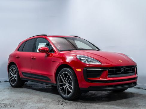 Used 2026 Porsche Macan AWD/4WD image 9