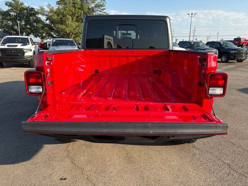 Used 2023 Jeep Gladiator Rubicon AWD/4WD image 7