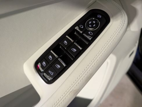 New 2026 Porsche Macan image 20