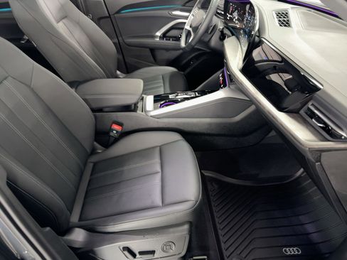 Used 2025 Audi Q5 Premium w/ Convenience Package image 30