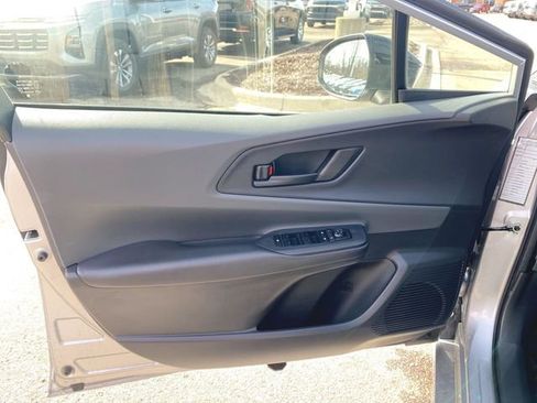 Used 2024 Toyota Prius LE FWD image 21